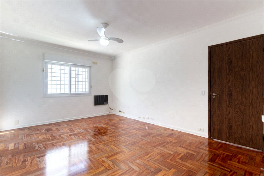 Sobrado à venda com 4 quartos, sendo 2 suítes, em Alto de Pinheiros, São Paulo, SP