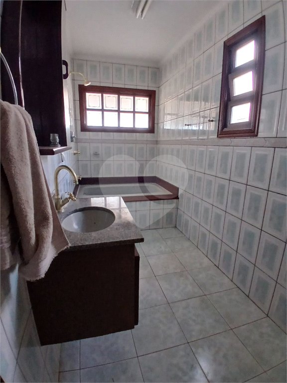 Casa à venda com 5 quartos, sendo 3 suítes, em Vila Santista, Atibaia, SP