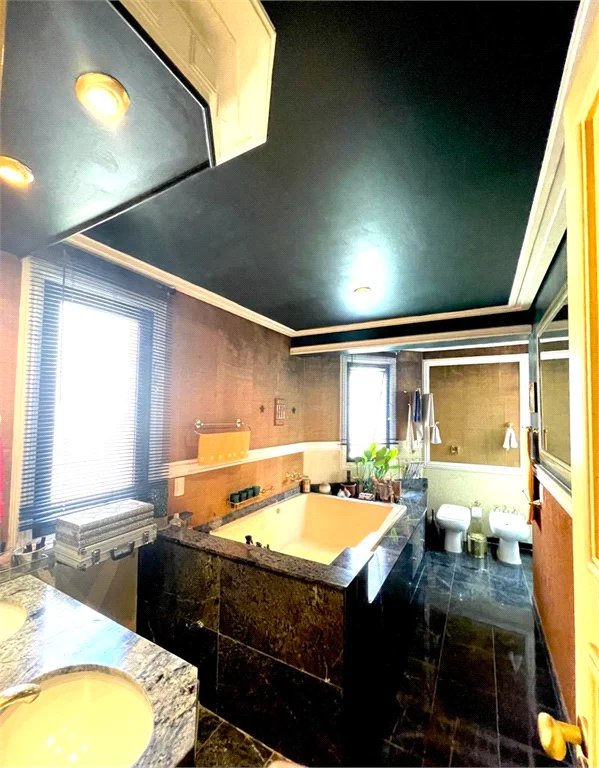 Apartamento à venda ou para alugar com 4 quartos, sendo 3 suítes,  em Jardim Vitória Régia, São Paulo, SP