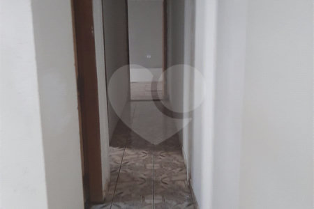 Casa térrea com 2 dormitórios.
