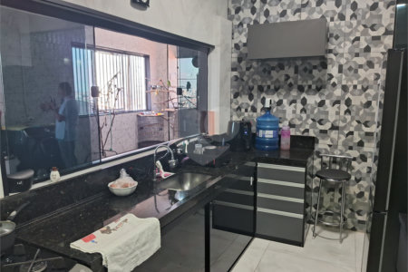 Sobrado à venda com 10 quartos, sendo 1 suíte, em Parque Ramos Freitas, São Paulo, SP