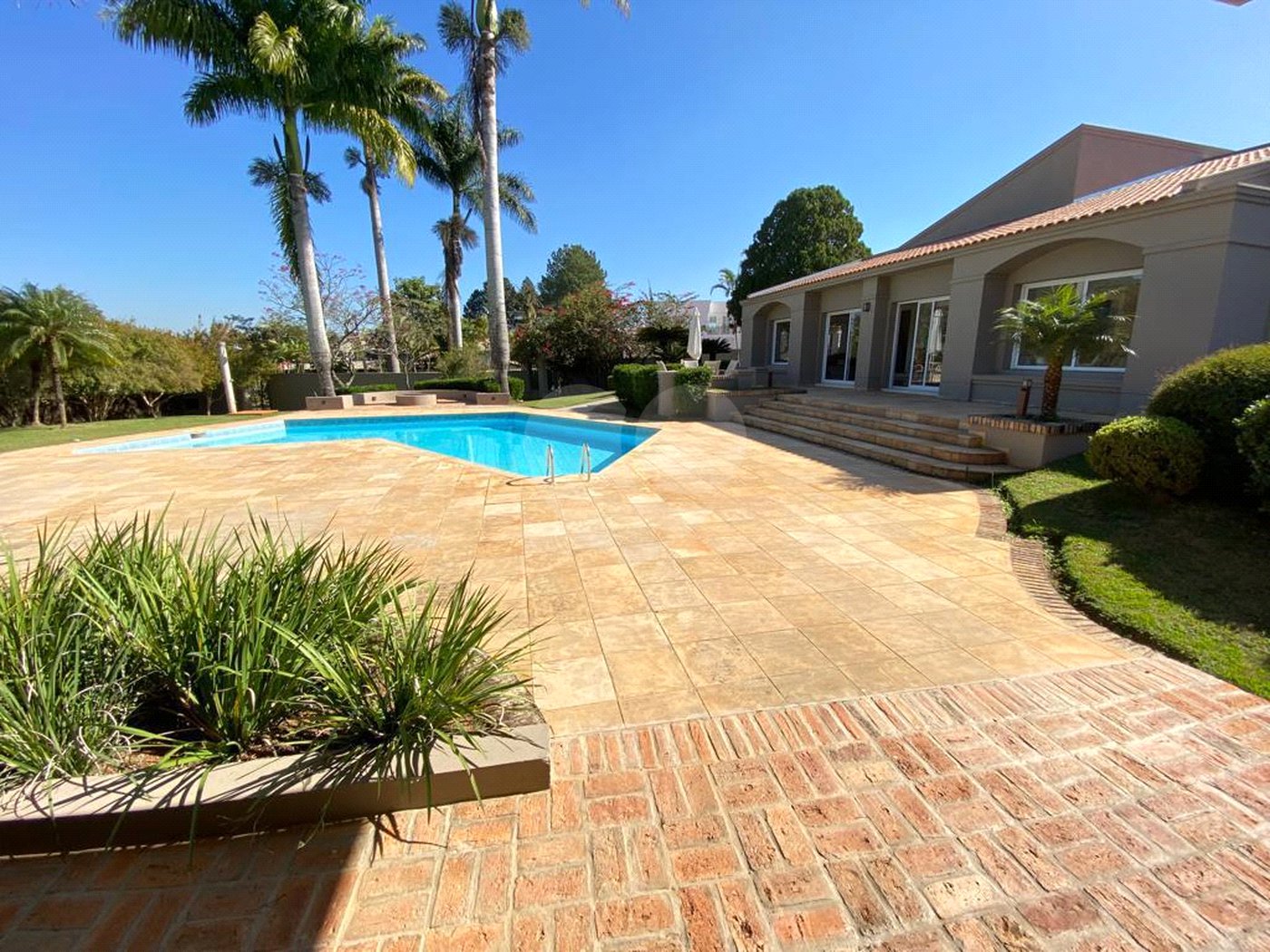 Casa à venda com 5 suítes no condomínio Santa Maria, Votorantim - SP