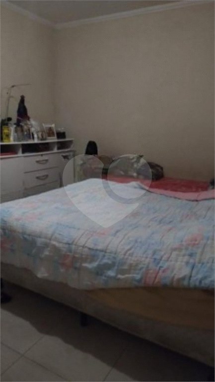 Casa à venda com 5 quartos, sendo 1 suíte,  em Parque do Colégio, Suzano, SP