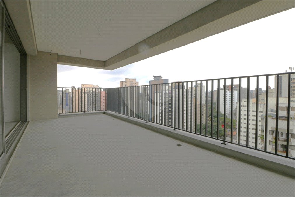 Apartamento à venda com 3 suítes em Moema, São Paulo, SP