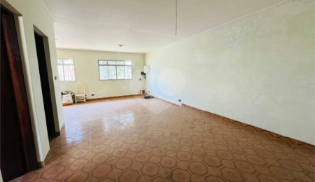 Casa à venda com 4 quartos, sendo 2 suítes, em Vila Galvão, Guarulhos, SP