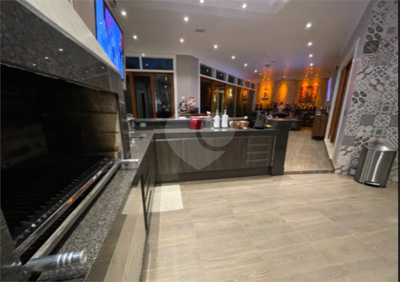 Casa à venda com 4 suítes no condomínio Halvétia Country Residencial, Indaiatuba - SP