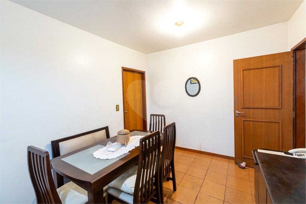 Casa à venda com 4 quartos, sendo 2 suítes, em Campo Belo, São Paulo, SP