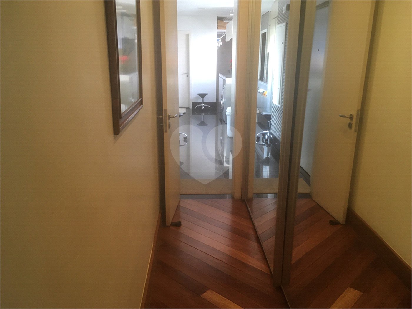 Apartamento à venda com 4 quartos, sendo 3 suítes, em Moema, São Paulo, SP