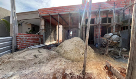 Casa à venda com 2 quartos, sendo 1 suíte, no condomínio Tivolli, Itapetininga - SP