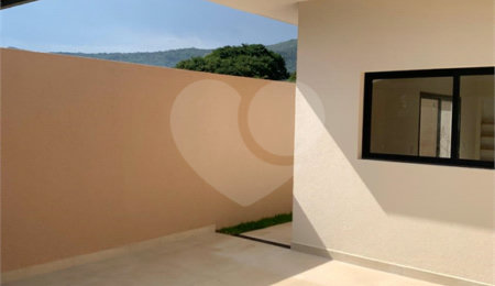 Casa à venda com 3 suítes em Vila Petrópolis, Atibaia, SP