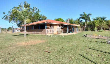 Sítio à venda com 2 suítes em Buru, Salto, SP