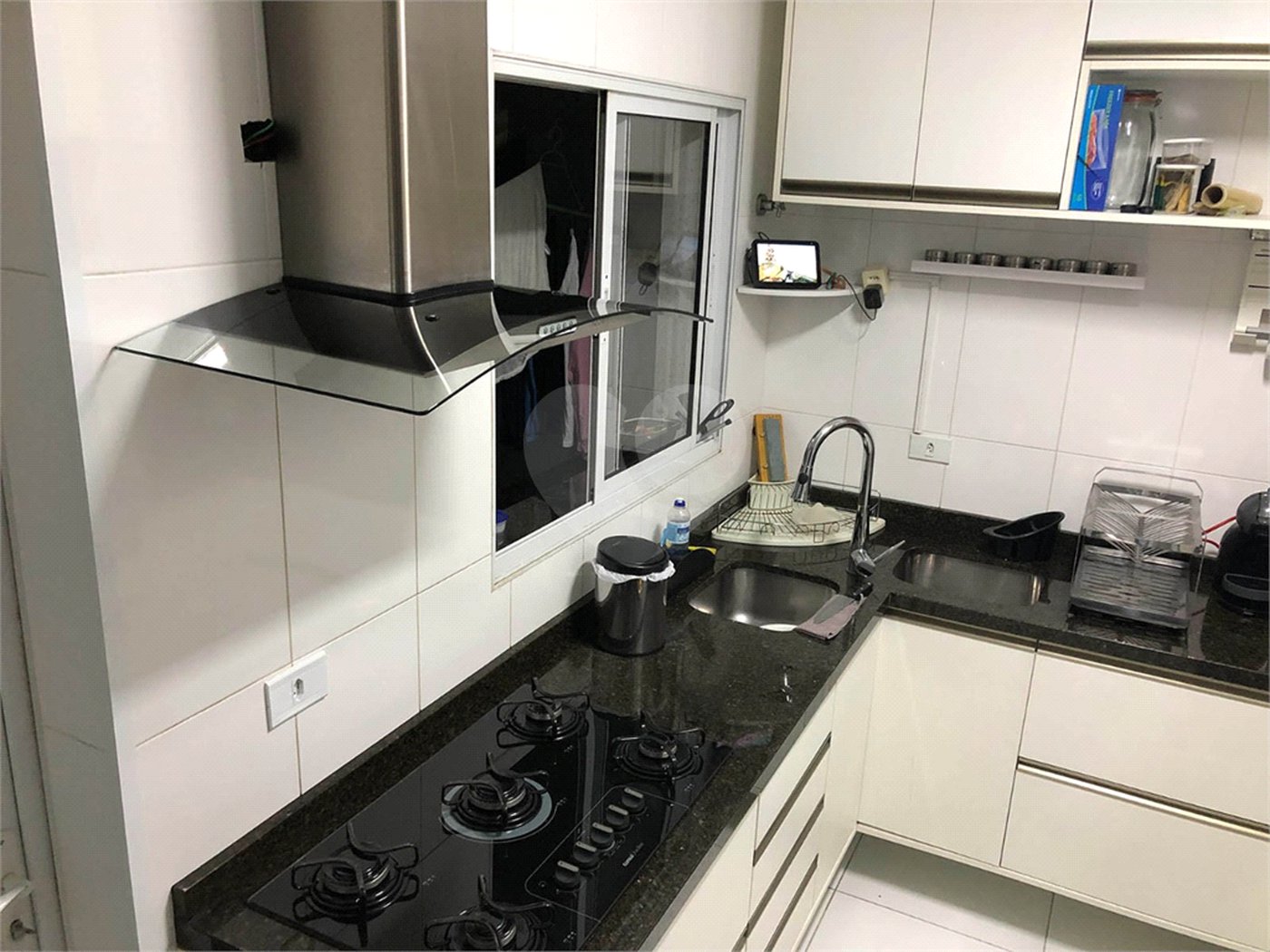 Casa à venda com 3 quartos, sendo 1 suíte, no condomínio Dolce Villa Anália Franco, São Paulo - SP