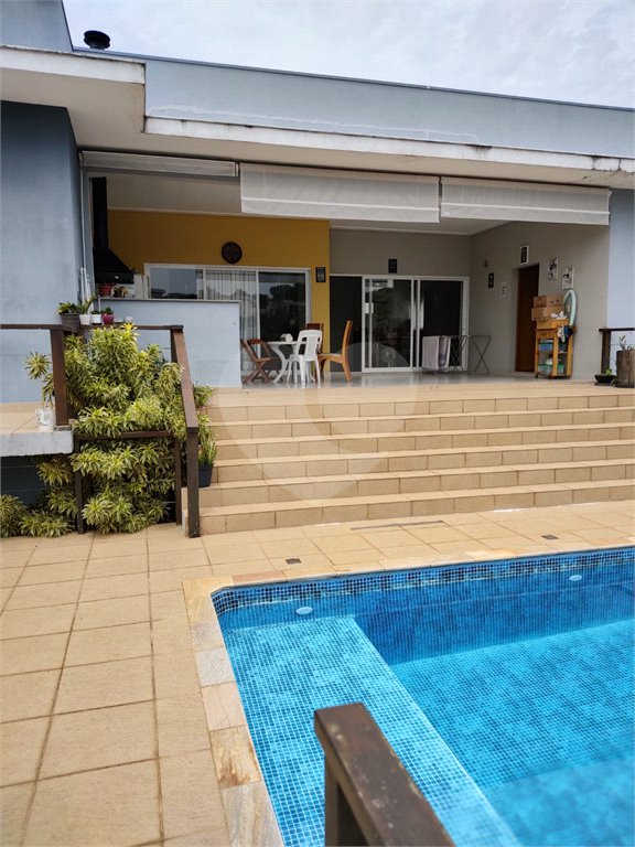 Casa à venda com 4 quartos, sendo 2 suítes, no condomínio Residencial Villaggio Paradiso, Itatiba - SP