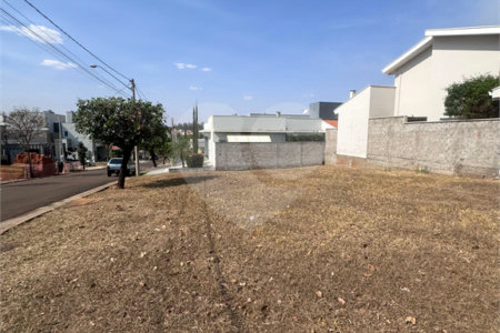 Terreno à venda em Residencial Village Damha II, Araraquara, SP