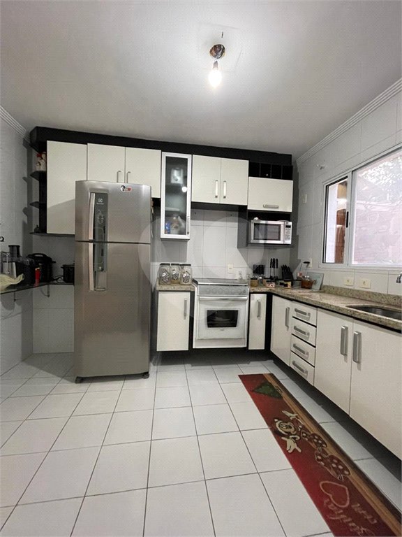 Casa à venda com 3 quartos, sendo 1 suíte, no condomínio Residencial Villagio Vitória, Guarulhos - SP