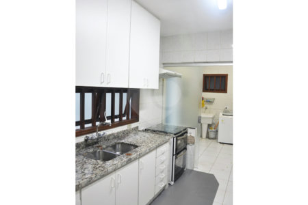 Sobrado à venda com 4 quartos, sendo 2 suítes,  em Alto da Boa Vista, São Paulo, SP