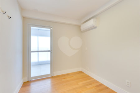 Apartamento à venda com 3 quartos, sendo 2 suítes, em Santo Amaro, São Paulo, SP