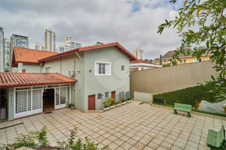 Sobrado à venda com 4 quartos, sendo 1 suíte, em Brooklin Velho, São Paulo, SP