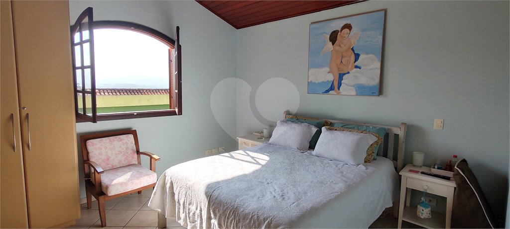 Casa à venda com 3 quartos, sendo 1 suíte, no Centro, Extrema, MG