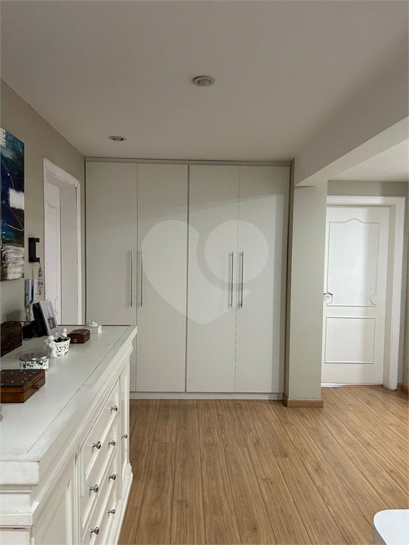 Apartamento à venda com 4 suítes em Real Parque, São Paulo, SP