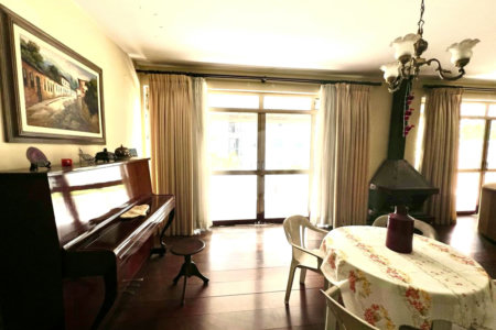 Casa à venda com 4 quartos, sendo 1 suíte, em Jardim das Vertentes, São Paulo, SP