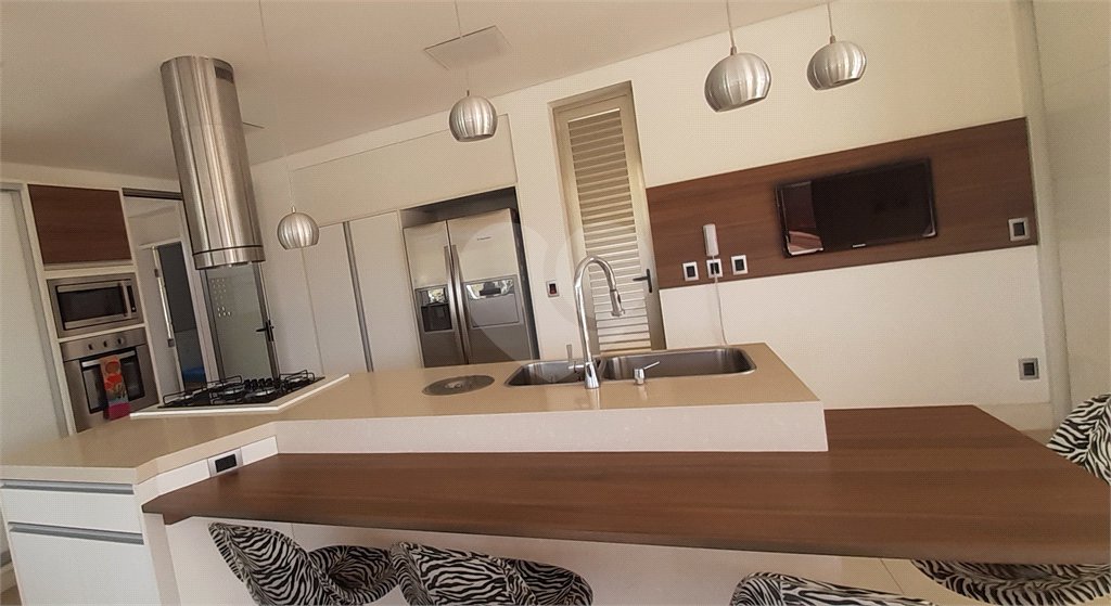 Casa à venda com 5 suítes em Tanque, Atibaia, SP