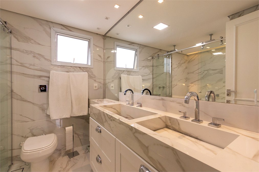 Apartamento à venda com 3 quartos, sendo 1 suíte,  em Vila Uberabinha, São Paulo, SP