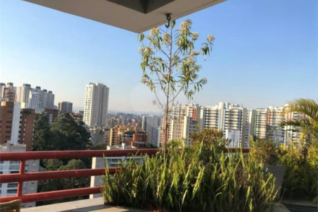 Cobertura à venda com 3 suítes em Vila Andrade, São Paulo, SP