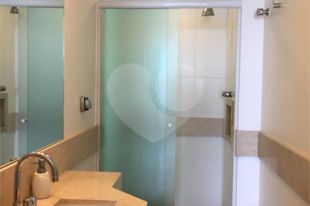 Apartamento à venda com 3 quartos em Pitangueiras, Guarujá, SP