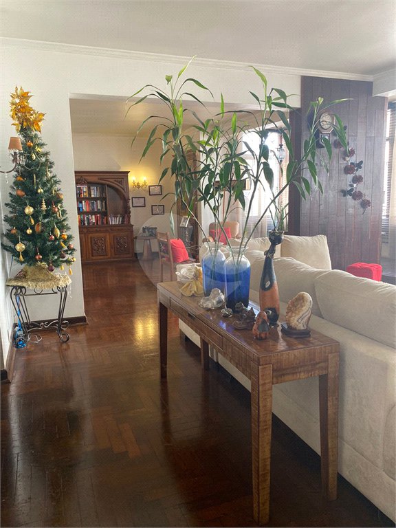 Apartamento à venda com 3 quartos, sendo 1 suíte,  em República, São Paulo, SP