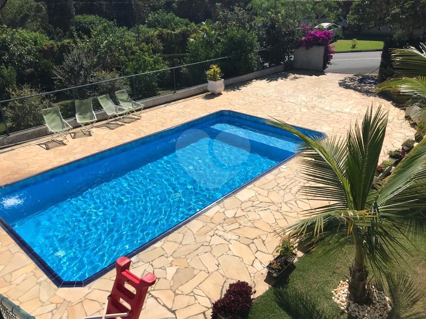 Casa à venda com 4 quartos, sendo 3 suítes, no condomínio Serra da Estrela, Atibaia - SP