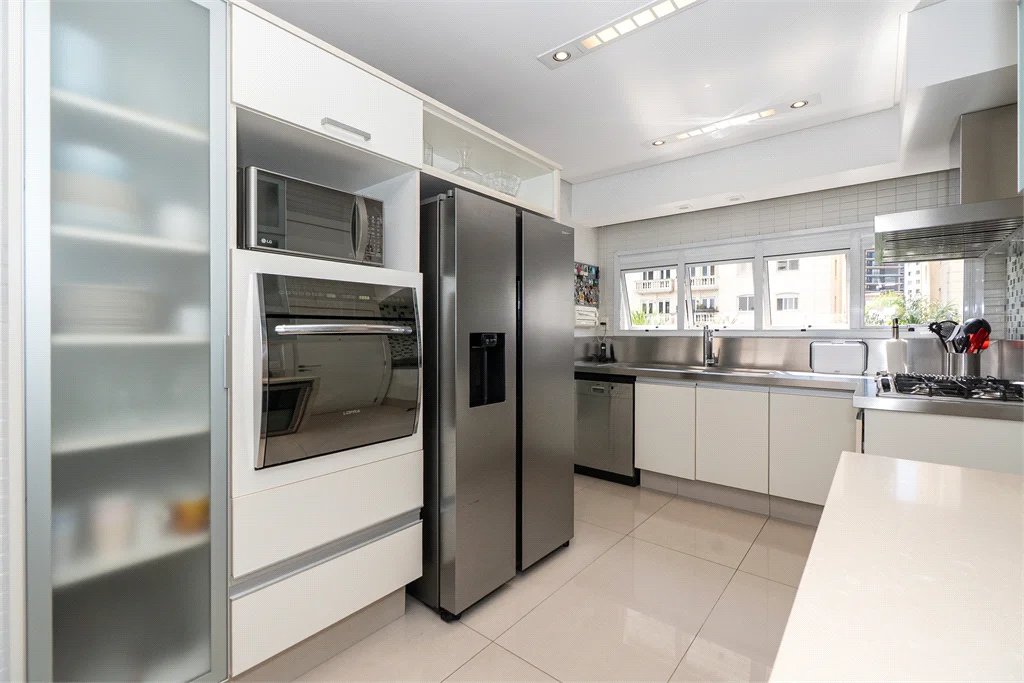 Apartamento à venda com 3 suítes em Sumarezinho, São Paulo, SP