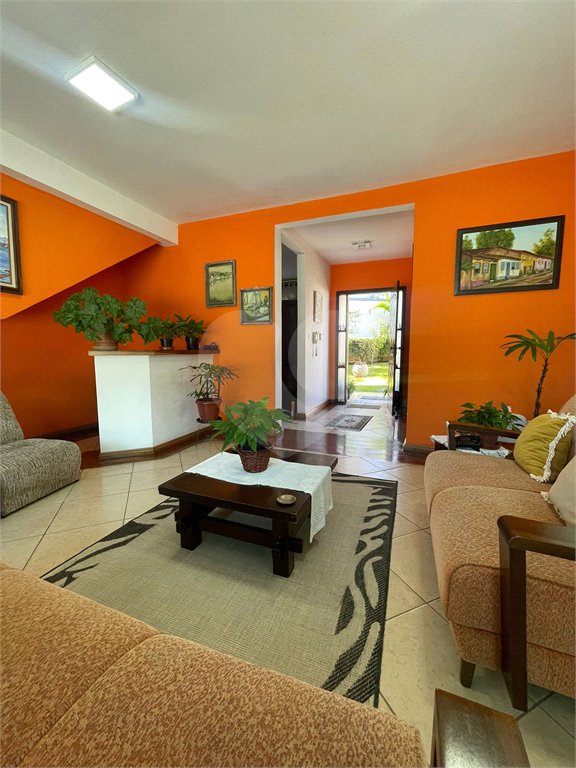 Casa à venda com 3 quartos, sendo 2 suítes,  em Vila Oliveira, Mogi das Cruzes, SP