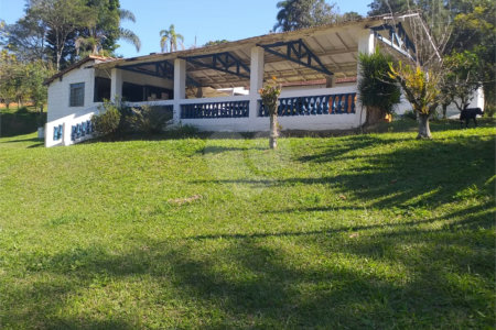 Sítio à venda com 4 quartos, sendo 1 suíte,  em Cruz das Almas, Biritiba-mirim, SP