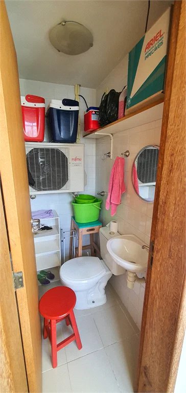 Apartamento luxuoso com 130m2, 3 suítes, 4 vagas.