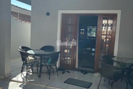 Casa à venda com 3 quartos, sendo 1 suíte,  em Retiro das Fontes, Atibaia, SP