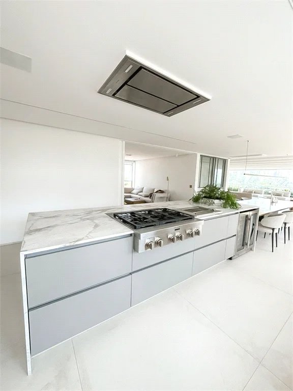 Apartamento à venda com 4 suítes em Vila Cordeiro, São Paulo, SP
