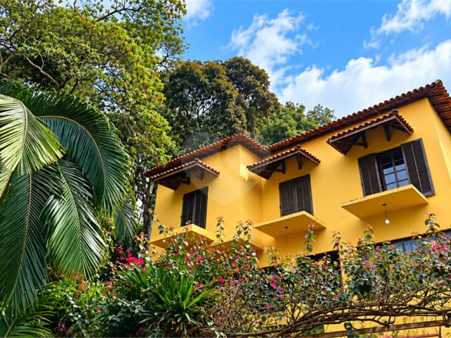 Casa à venda com 3 quartos, sendo 1 suíte,  no condomínio Alpes da Cantareira, Mairiporã - SP