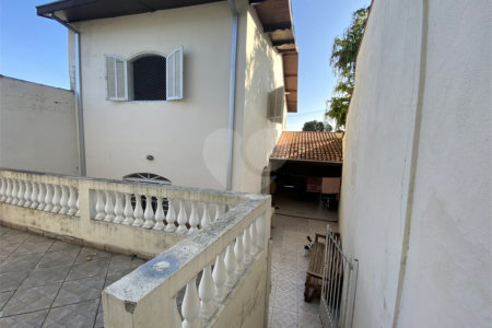 Sobrado à venda com 3 quartos, sendo 1 suíte, em Monte Castelo, São José dos Campos, SP
