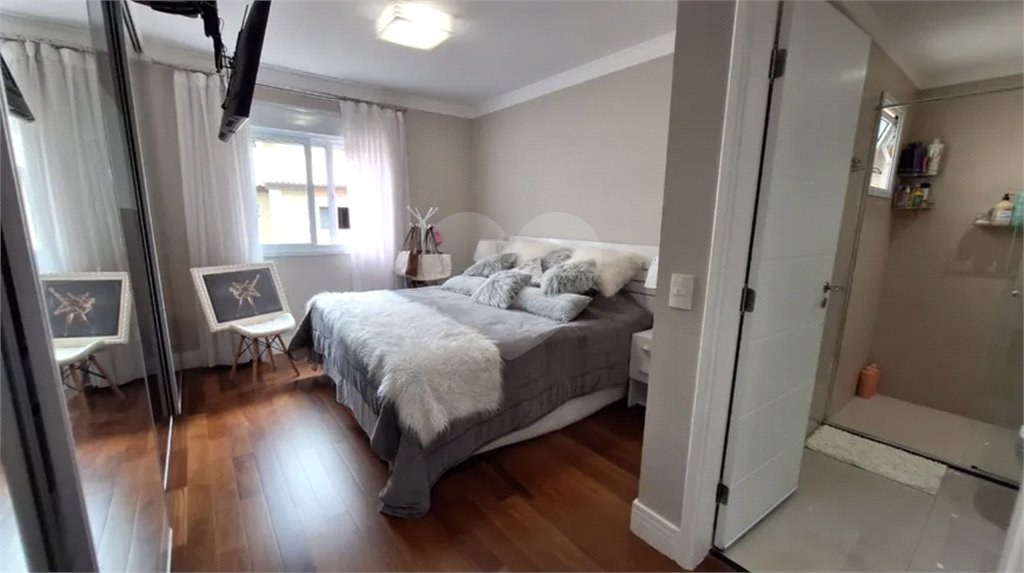 Casa à venda com 5 quartos, sendo 2 suítes,  no condomínio Floradas da Serra, São Paulo - SP