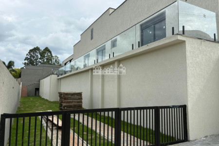 Casa à venda com 3 suítes no condomínio Shamballa III, Atibaia - SP