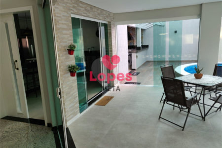 Casa à venda com 3 suítes no condomínio Jaridim Coleginho, Jacareí - SP