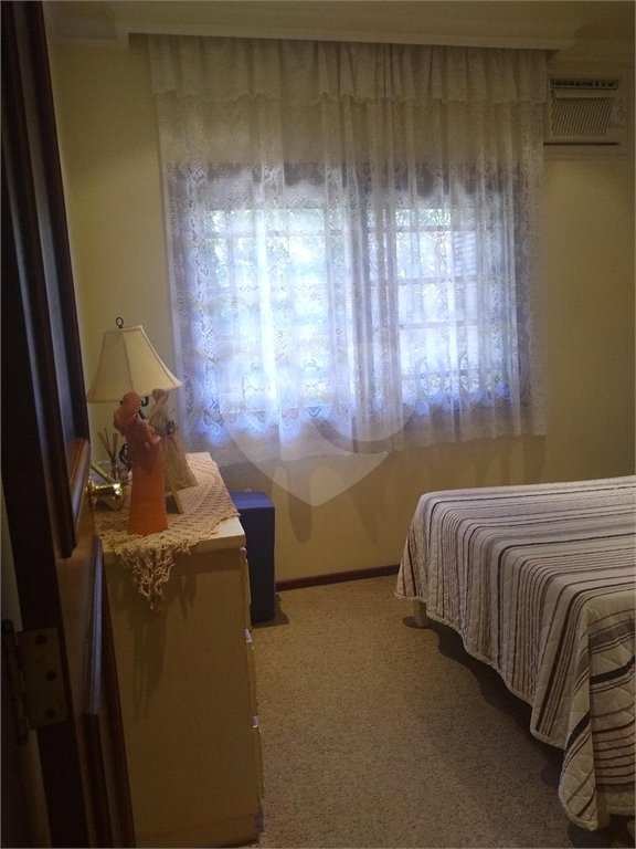 Casa à venda com 4 quartos, sendo 2 suítes, no condomínio Osato, Atibaia - SP