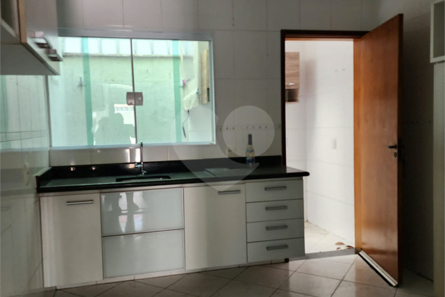 Casa à venda com 2 suítes no condomínio Residencial Maracujás, São Paulo - SP