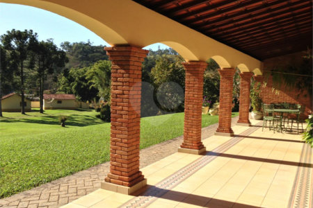 Sítio à venda com 4 quartos, sendo 1 suíte, no Centro, Piracaia, SP