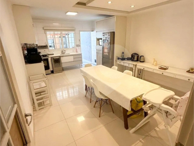 Casa de Vila à venda com 4 quartos, sendo 1 suíte,  em City America, São Paulo, SP