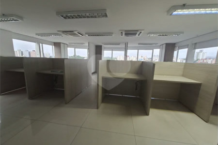 SALA COMERCIAL DE 90 M² COM 12 BAIAS, SALA DE REUNIÃO, AR-CONDICIONADO CENTRAL E 2 VAGAS!