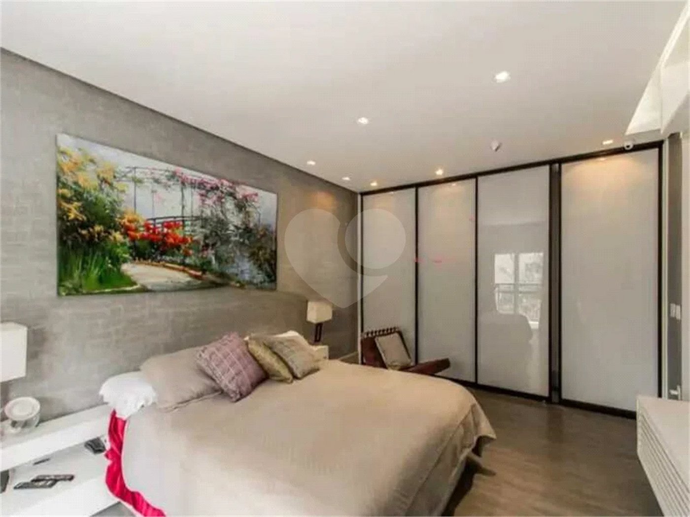 Apartamento de 306m² na melhor região de Moema, 3 suítes, 5 vagas, varanda gourmet, depósito, fora de rota