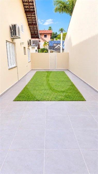 Casa em Condômino com 3 suítes para Locação