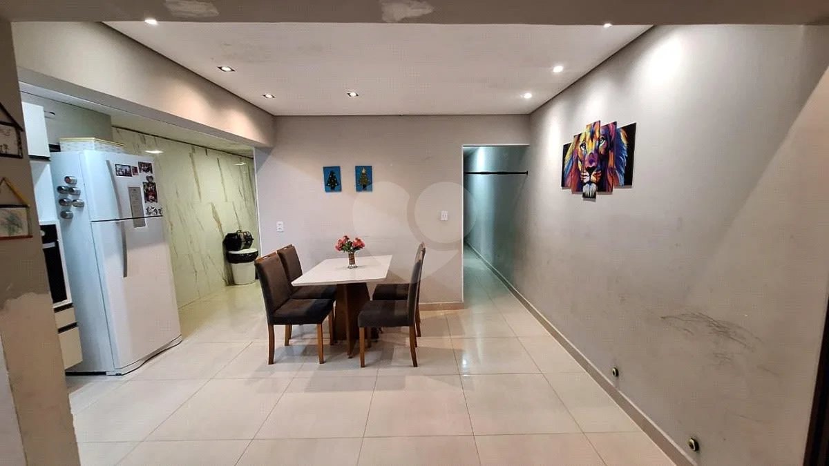 Casa de 2 quartos em Rua Orange, Vila Luzita, Santo André - Venda!